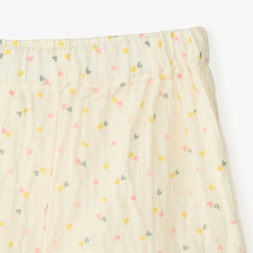 Conjunto corto de 2 piezas camiseta sin mangas + short estampado de corazones para bebé niña. 