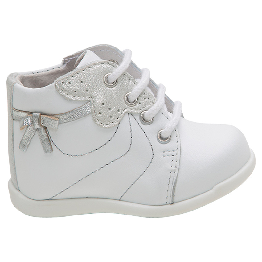 Botines de piel con aplicaciones plateadas 