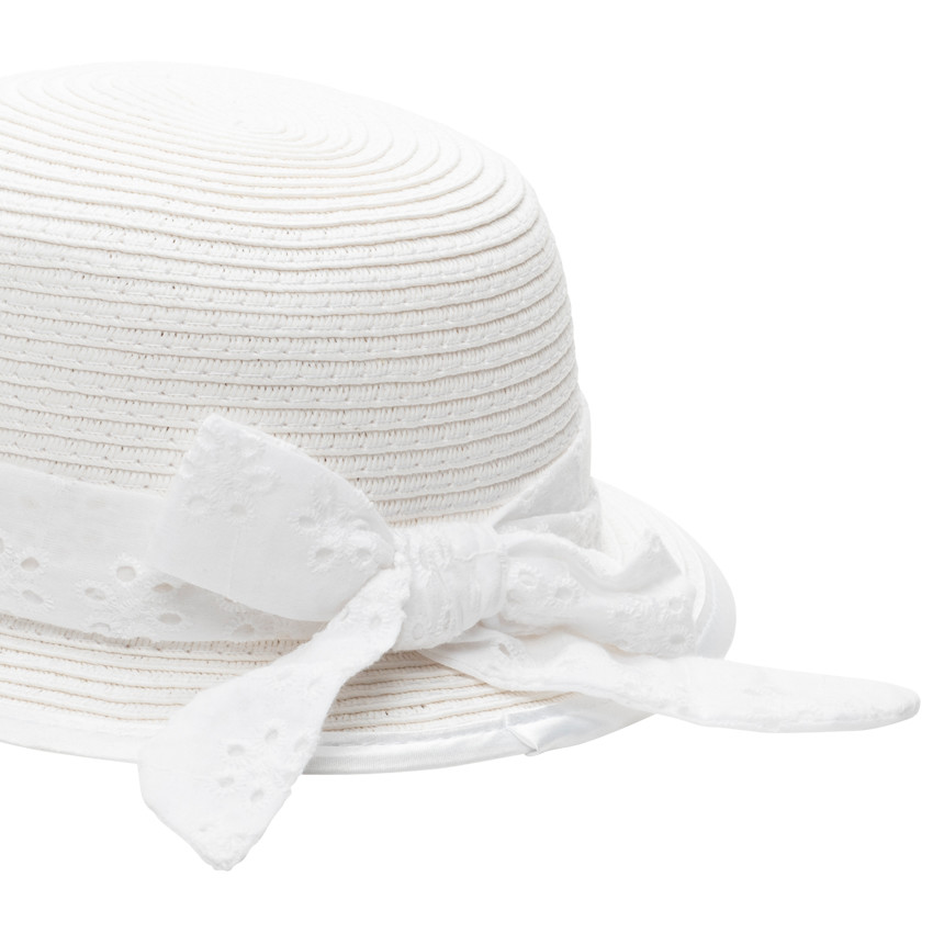 Sombrero efecto trenzado con cinta en bordado inglés 