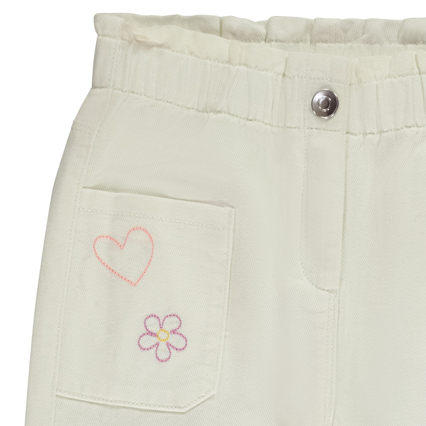 Jean mom fit con bordados para niña 