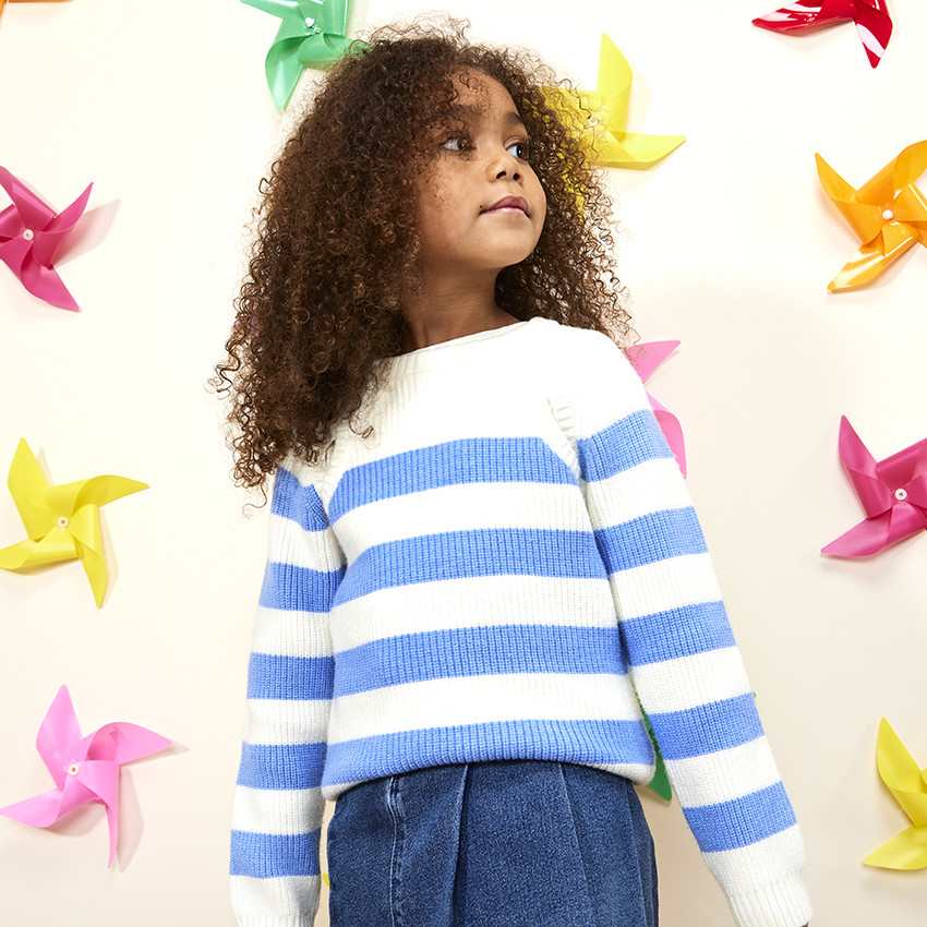 Suéter de punto rayado con mangas caladas para niña 