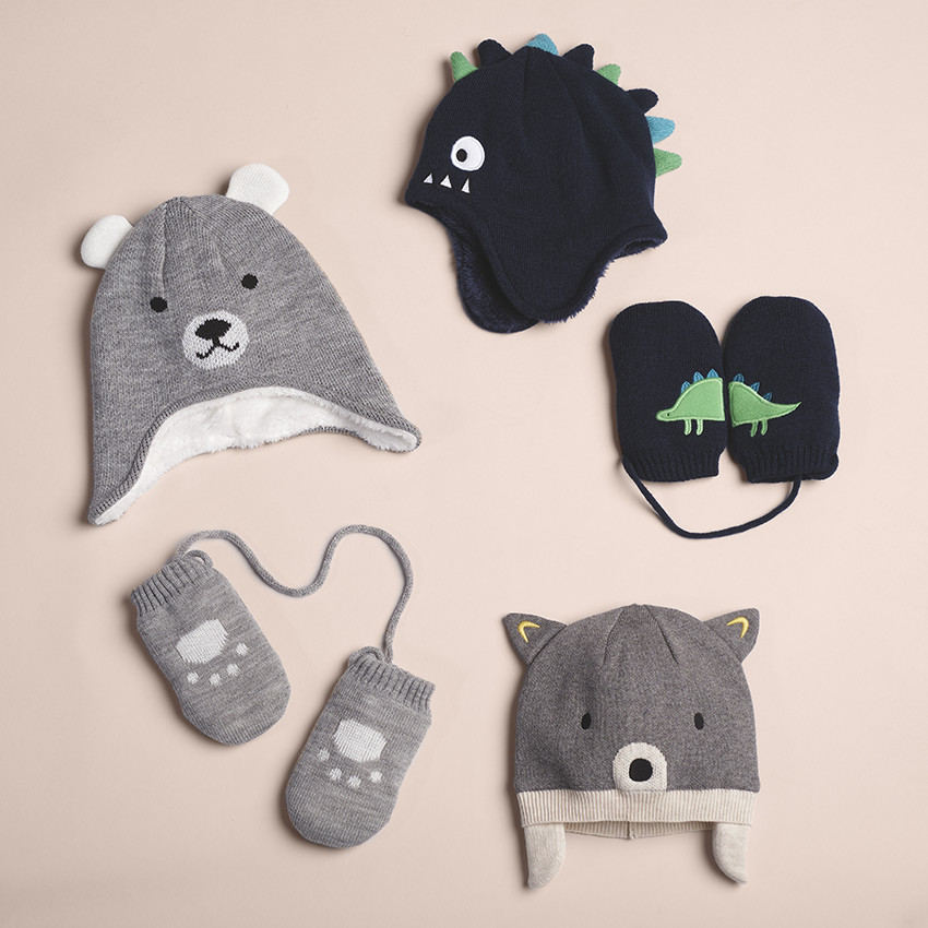 Conjunto de fantasía con gorro y manoplas de punto con forro 