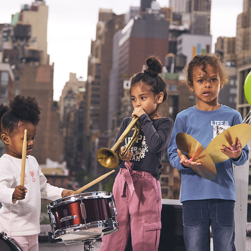 Pantalón cargo de twill liso con cinturón para niña 