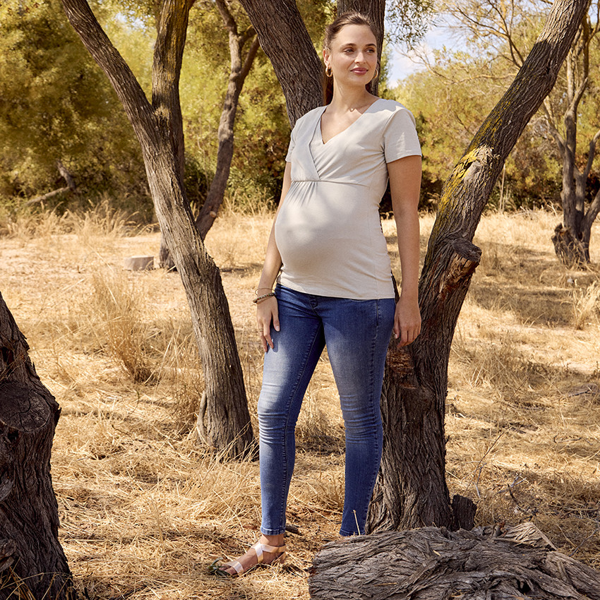 Camiseta de embarazo y lactancia de manga corta con cuello cruzado 