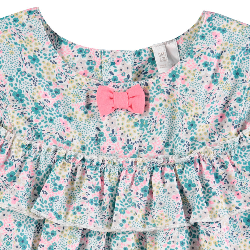 Vestido con volantes y flores estampadas all over 