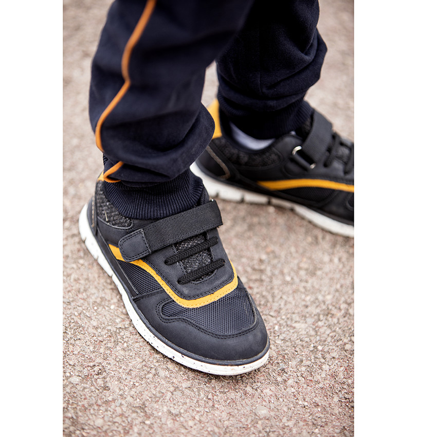 Zapatillas bajas negras para niño con cordones y velcro  Additional Zapatillas bajas negras para niño con cordones y velcro