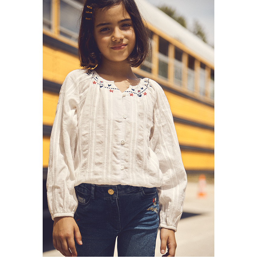 Jeans slim con bordados fantásticos para niña 