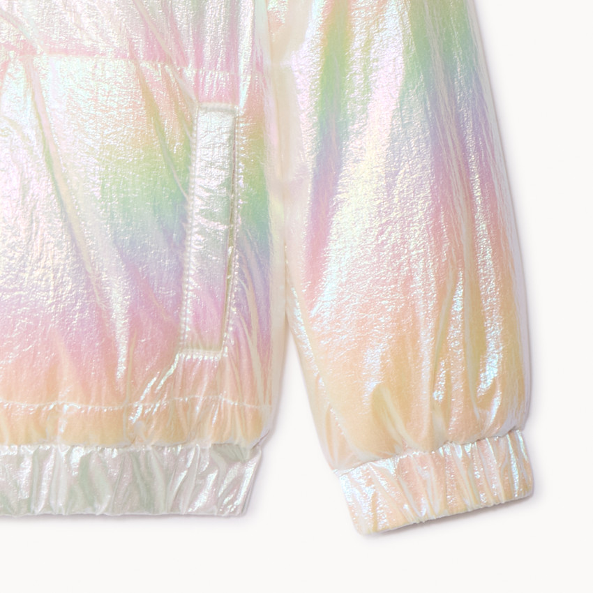 Cortavientos iridiscente de tela acolchada para niña 