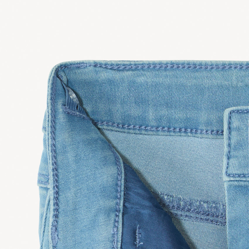 Short vaquero efecto lavado para niña 