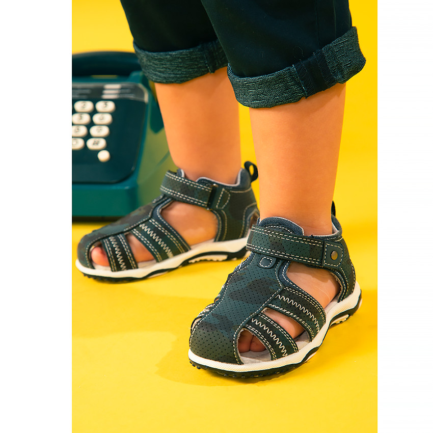 Sandalias microperforadas con detalles de denim para niño 