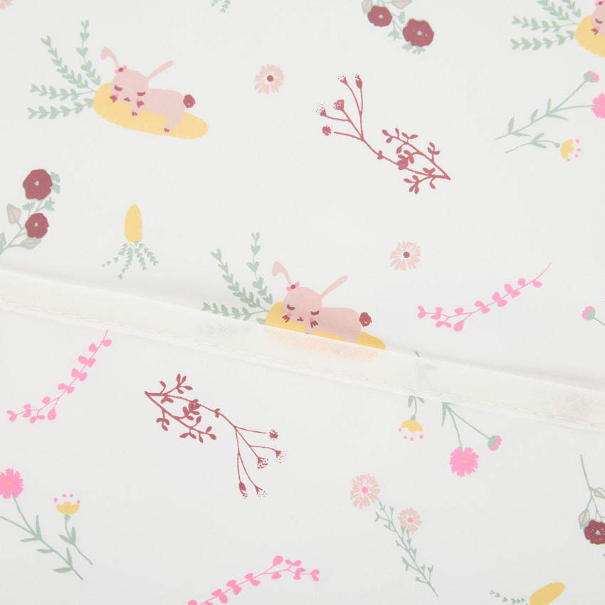 Babero impermeable con bolsillo y cuello elástico estampado flores 