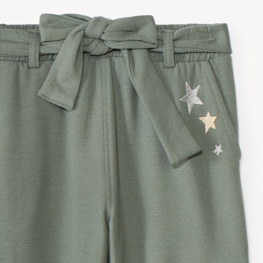 Pantalón jogging con cintura elástica y estrellas bordadas para niña 