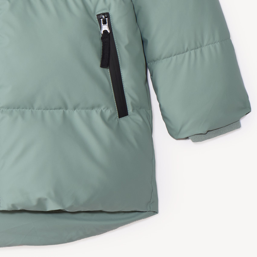 Chaqueta larga con capucha para niño, forrada de micropolar. 