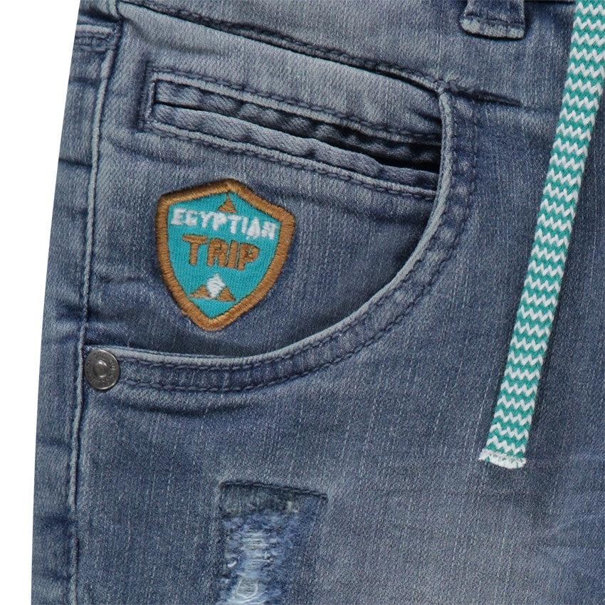 Bermudas vaqueras efecto gastado con parches cosidos 