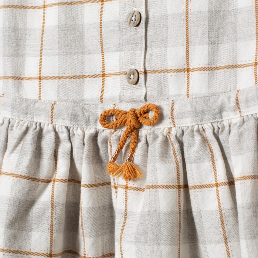 Vestido de cuadro cuello  Claudine y volante 