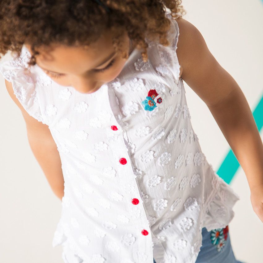 Camisa manga corta cuello Mao con volantes con bordado 