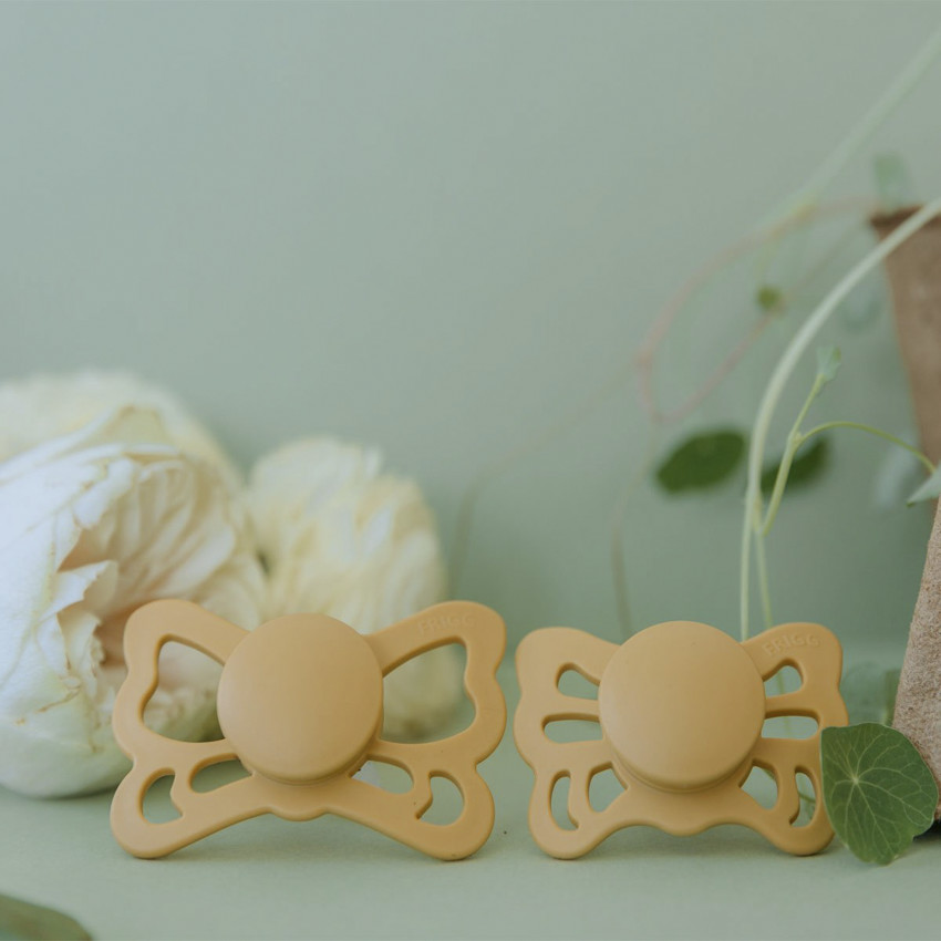 PACK 2 CHUPETES ANAT. SILICONA BUTTERFLY HONEY G./CREAM 0+ 