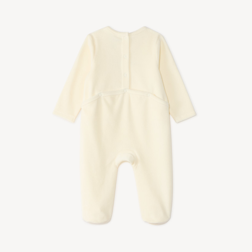 Pijama de felpa para bebé niña con bordado decorativo. 