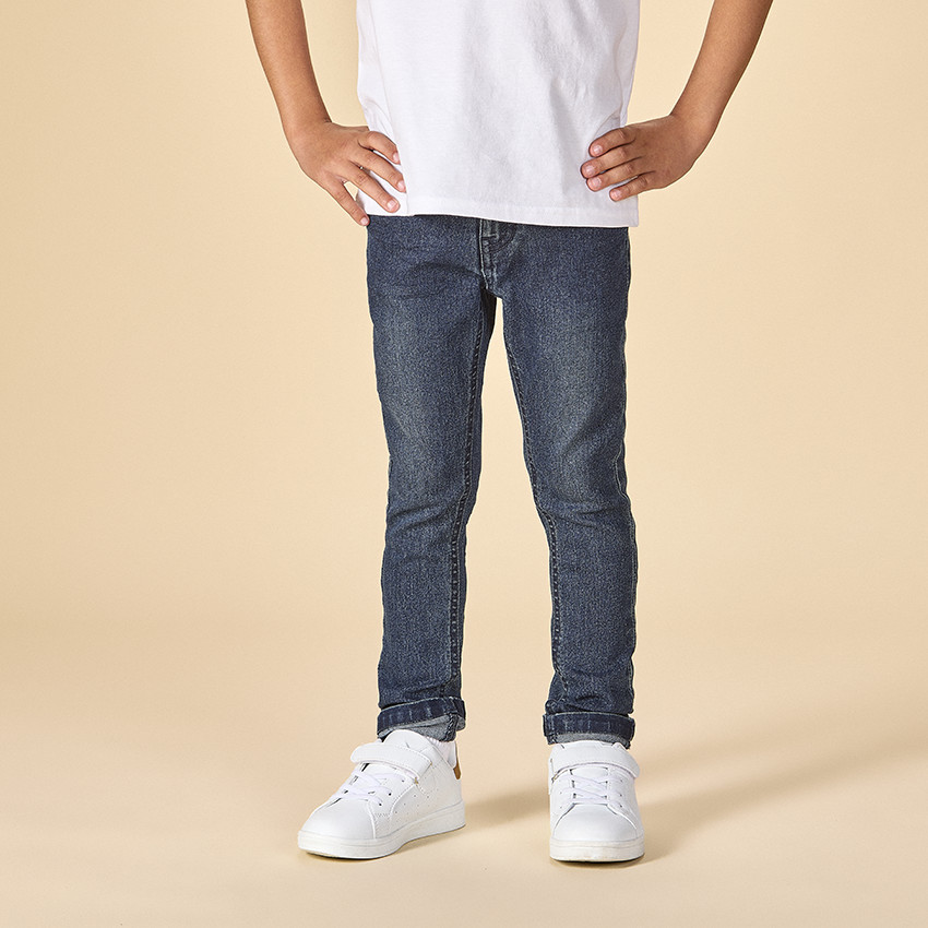 Jeans slim efecto lavado para niño.  Additional Jeans slim efecto lavado para niño.