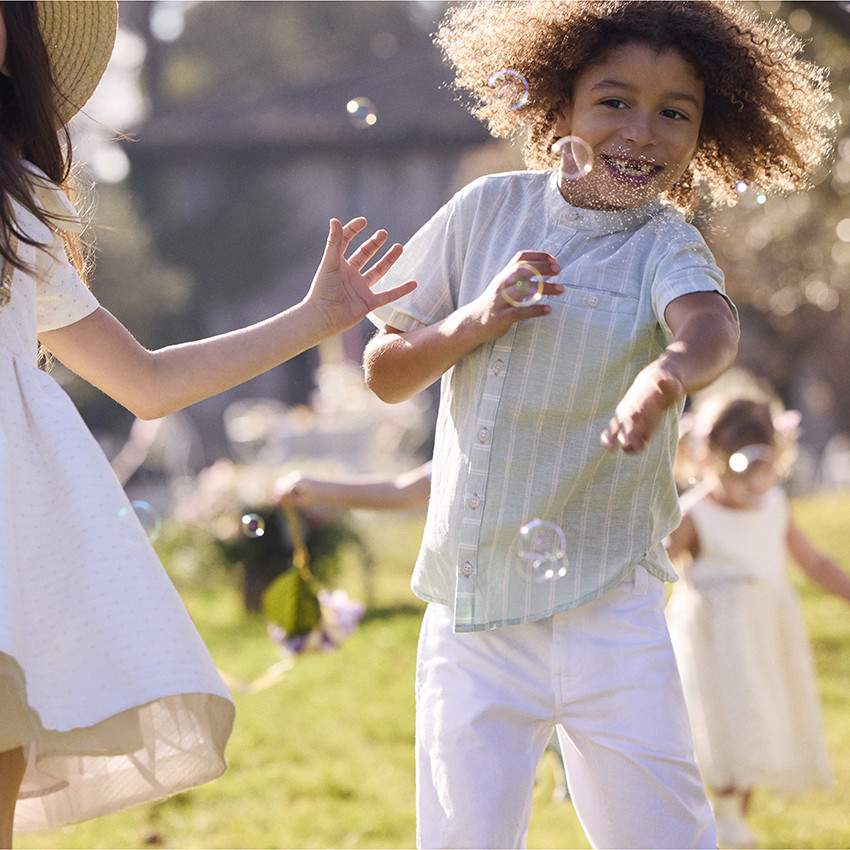 Camisa de manga corta a rayas con cuello mao para niño 