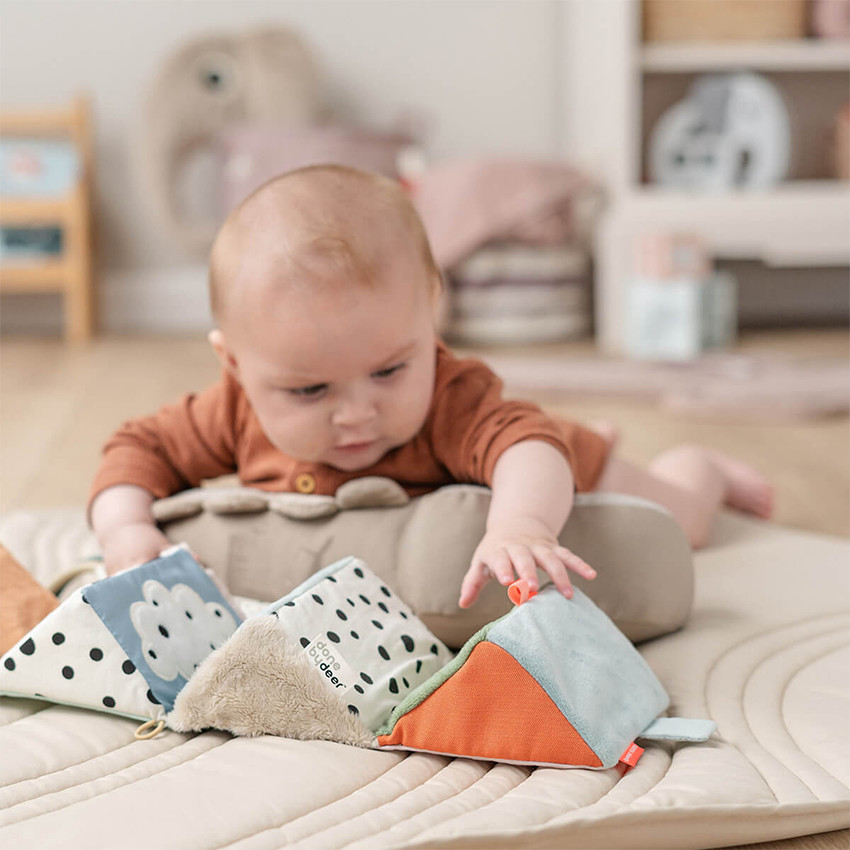 Juguete cubo sensorial desplegable Deer Friends 3M+ 