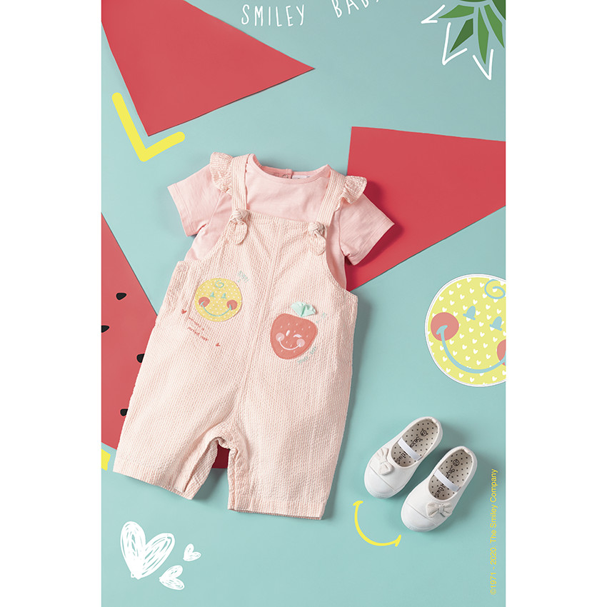 Conjunto con camiseta liso y Peto de Rayas finas y aplique 