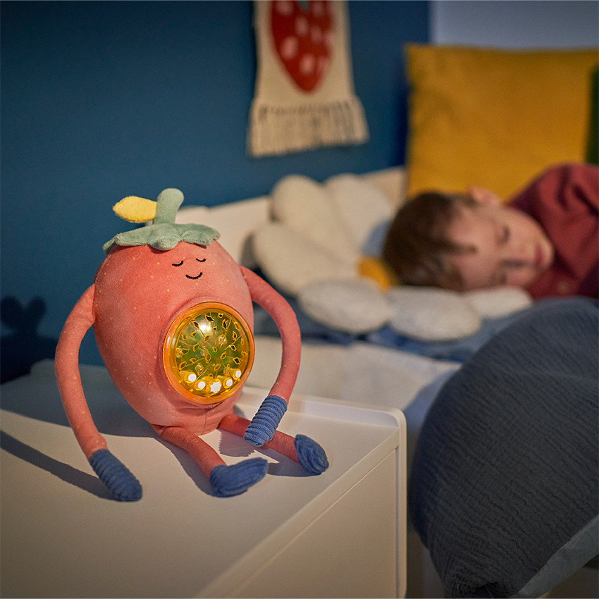 Veilleuse & berceuse en peluche Barnabé la fraise 