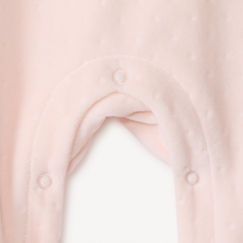 Pelele de terciopelo devorado con parche de conejitos para niña. 