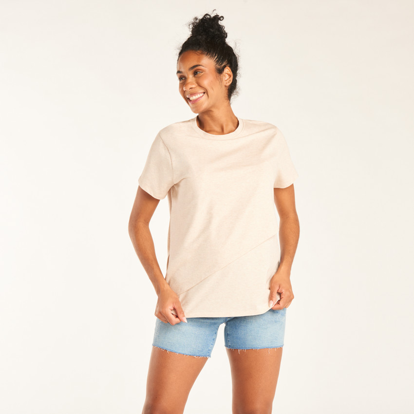 Camiseta de manga corta en forma de envoltura para lactancia. 