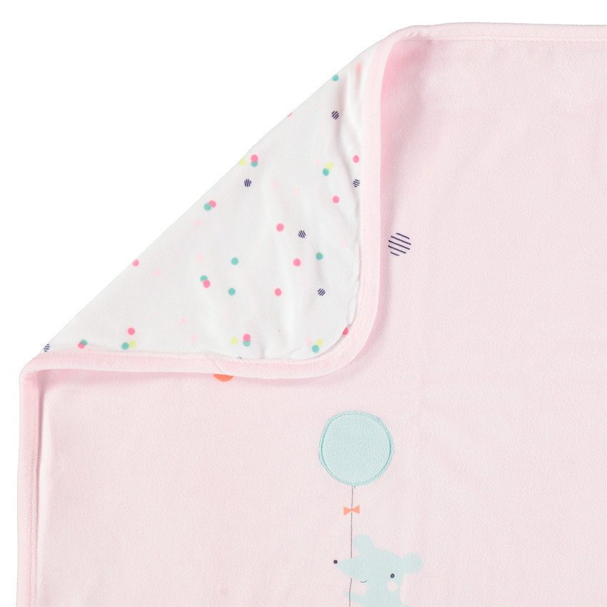 Manta de terciopelo con estampado de lunares y casas bordadas  Additional Manta de terciopelo con estampado de lunares y casas bordadas