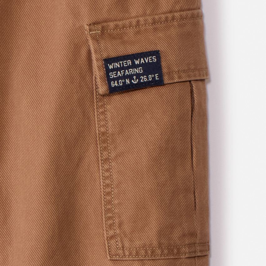 Pantalón cargo liso con bolsillos niño 