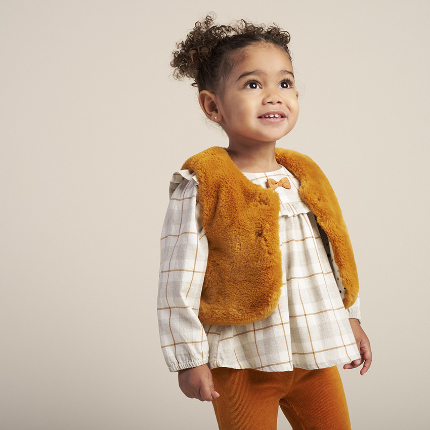 Túnica de cuadros con nudos volantes  