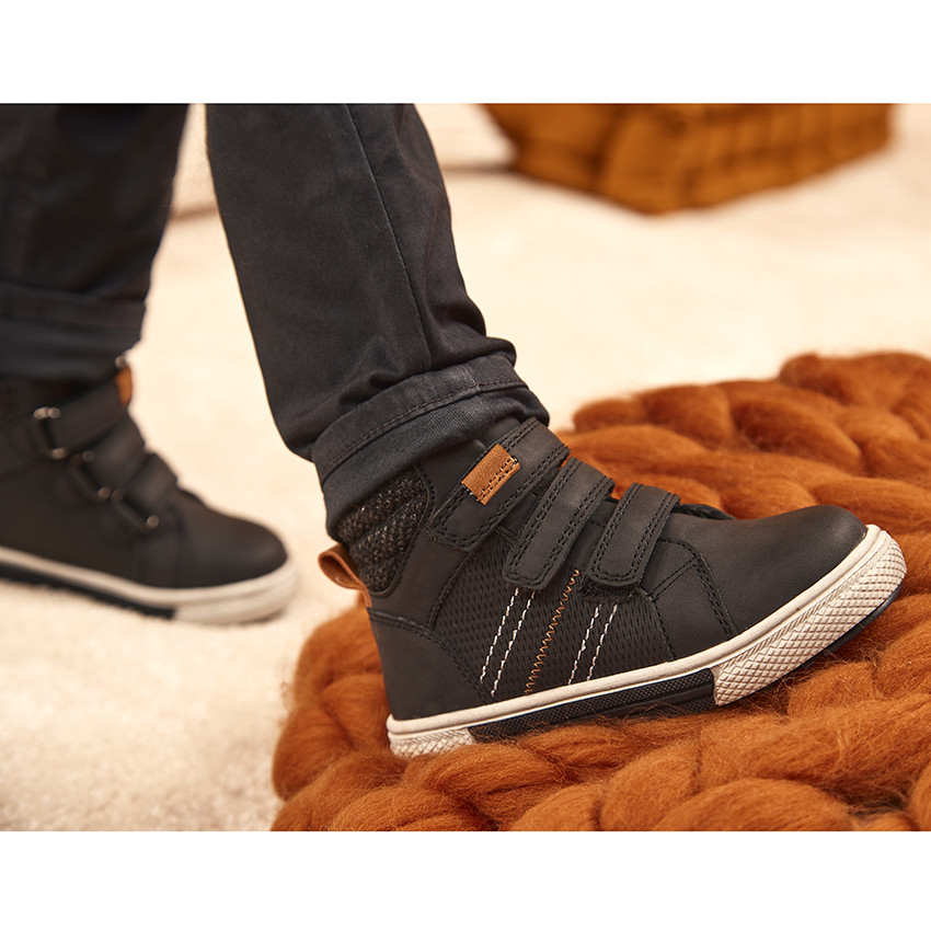 Botines negros con triple velcro para bebé niño 