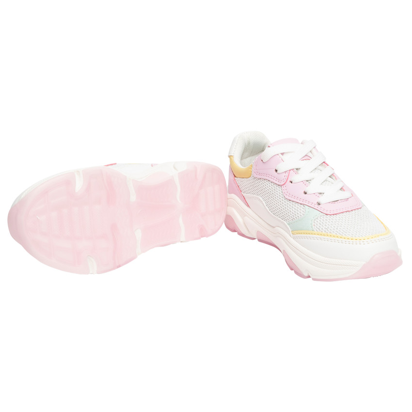 Zapatillas deportivas detalles a contraste 