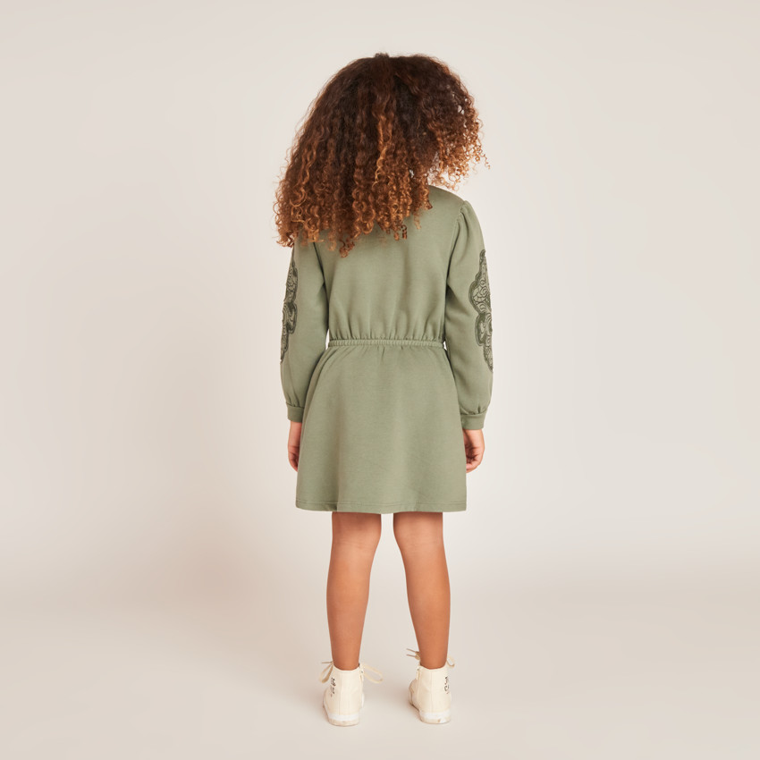 Vestido de manga larga de felpa bordado para niña 