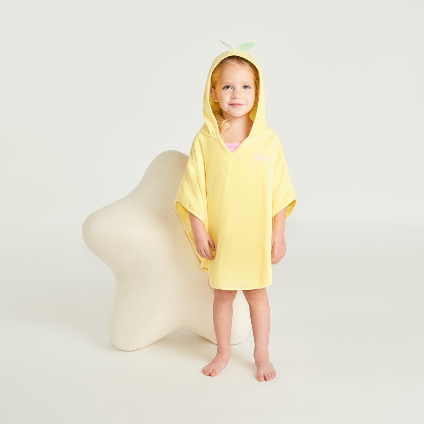 Capa de baño divertida en forma de limón para niña. 