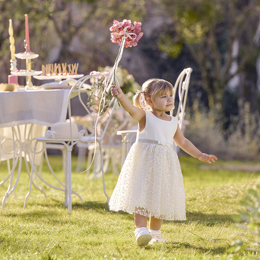 Vestido de ceremonia bimaterial con espalda calada en forma de corazón para niña bebé 