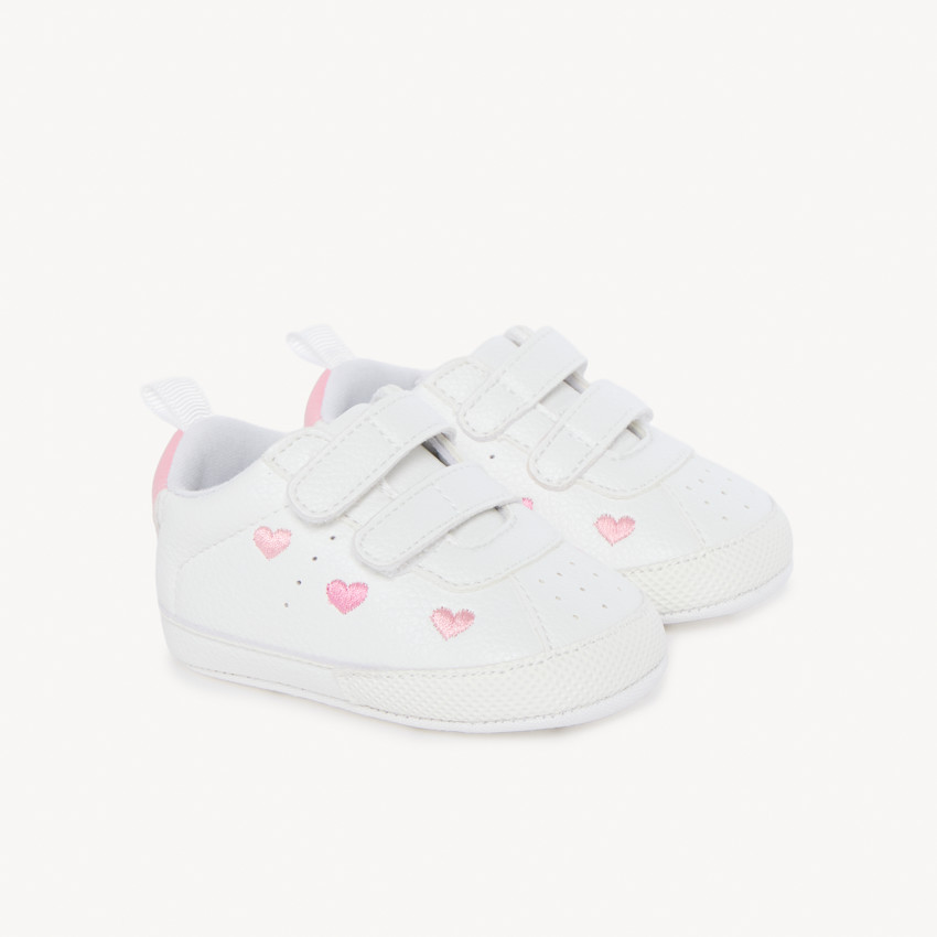 Zapatillas de bebé con velcro y corazones bordados 