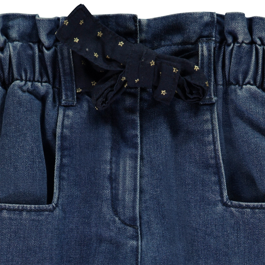 Pantalón paperbag de denim con cinturón para niña 