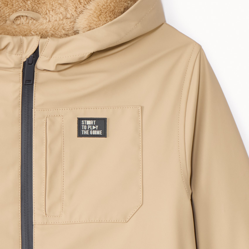 Parka de goma con forro de sherpa para niño 