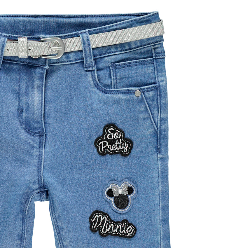 Jeans efecto gastado cinturón plateado y parches Minnie Disney 