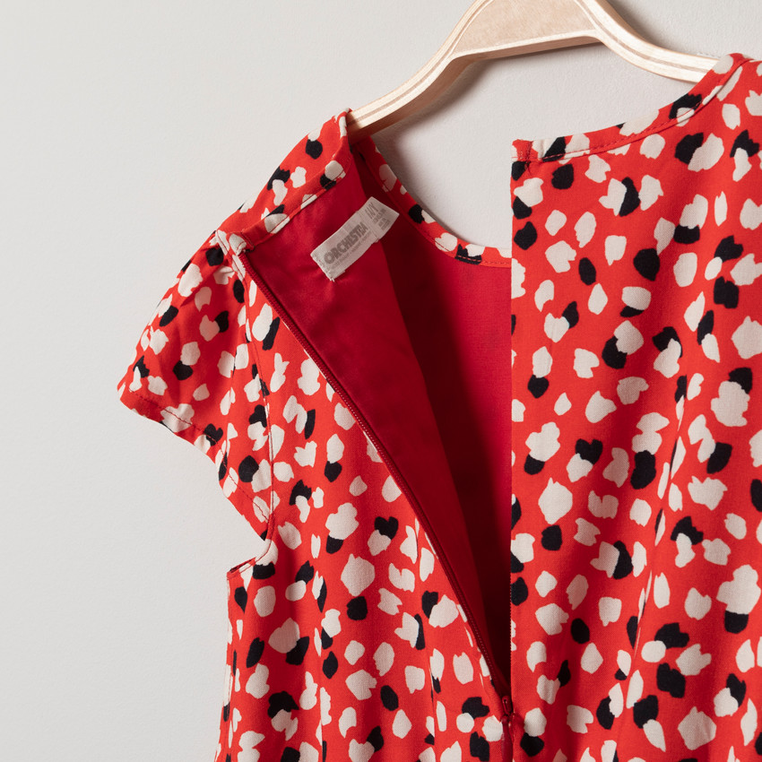 Vestido manga corta con estampados gráficos y cintura elástica  