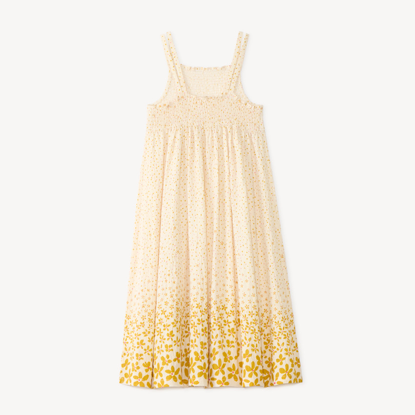 Ropa larga con tirantes de flores para niña. 