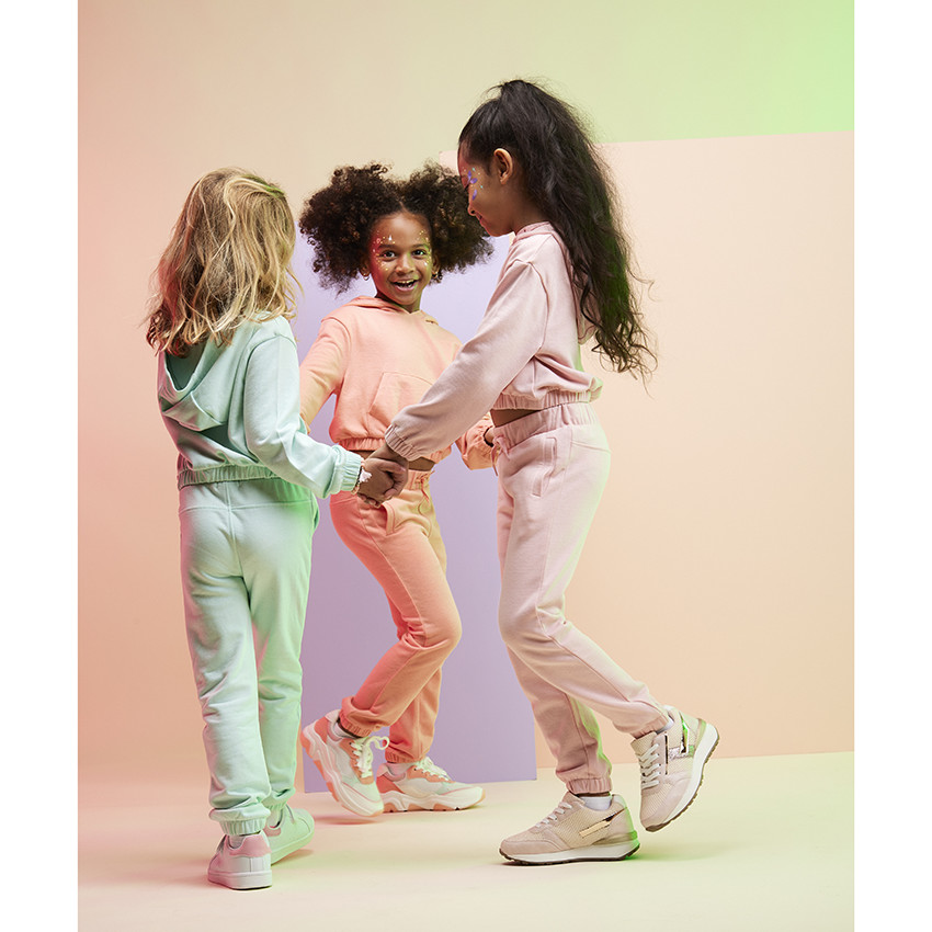 Sudadera con capucha de felpa lisa para niña 