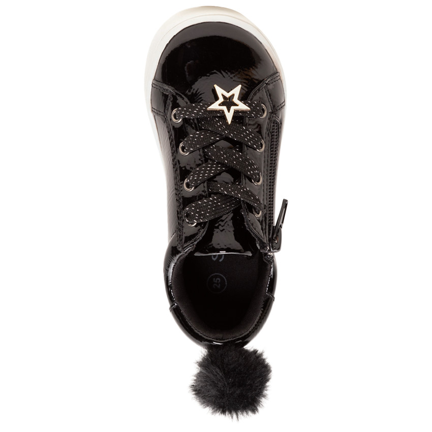 Zapatillas de charol con pompón y estrella dorada 
