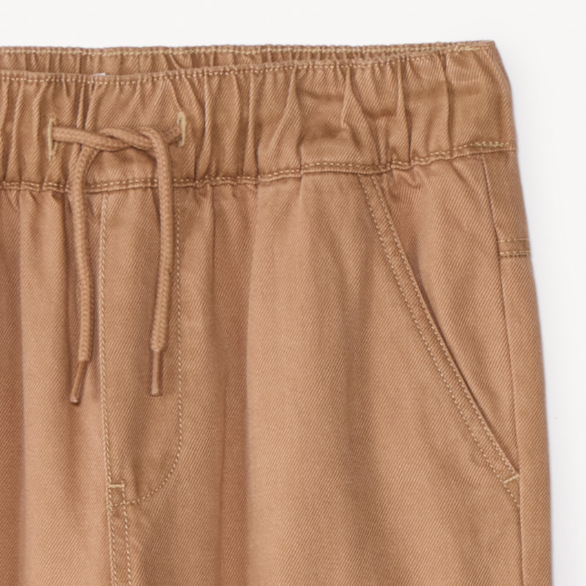 Pantalones jogger con forro y bolsillos cargo para niño 