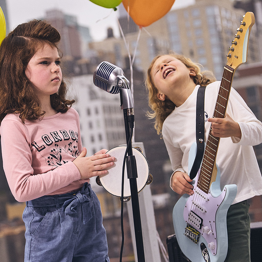 Pantalón cargo de twill liso con cinturón para niña 