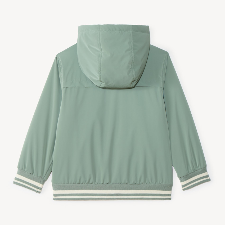 Chaqueta cortavientos con capucha impermeable para niño. 