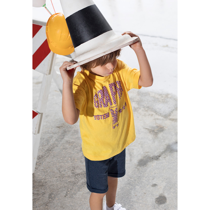 Camiseta amarilla de manga corta de punto con estampado de fantasía en relieve 