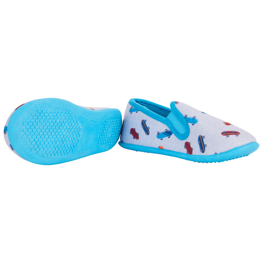Pantuflas bajas con estampado de skates para niño 